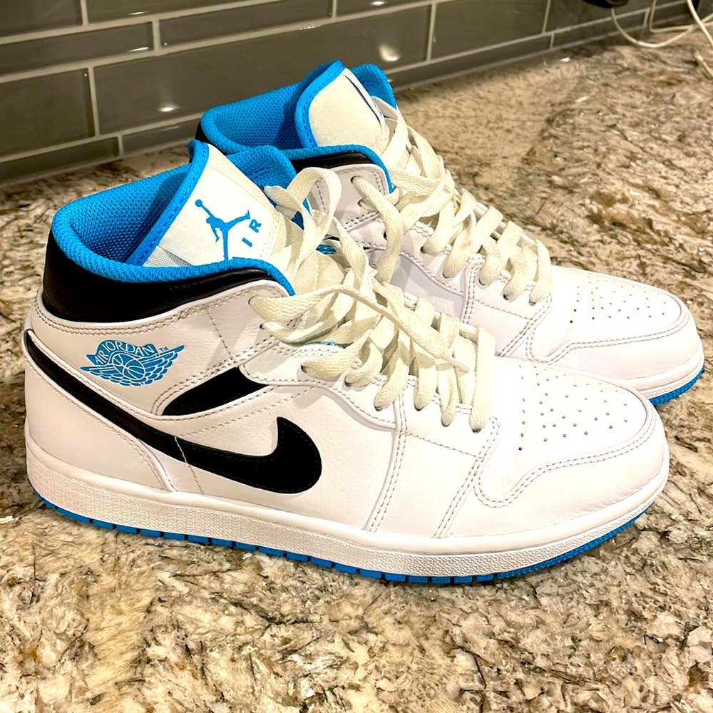Jordan 1 Mid Laser Blue